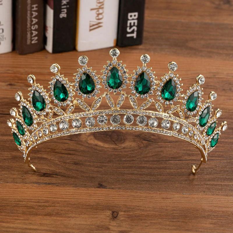 Corona Nupcial Elegante con Acentos de Diamante