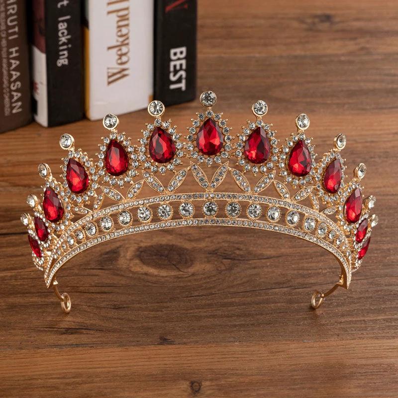 Corona Nupcial Elegante con Acentos de Diamante
