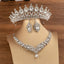 Corona Nupcial Elegante con Acentos de Diamante