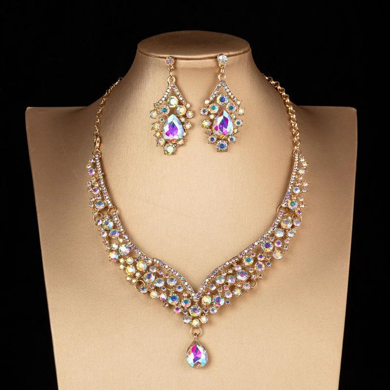 Corona Nupcial Elegante con Acentos de Diamante