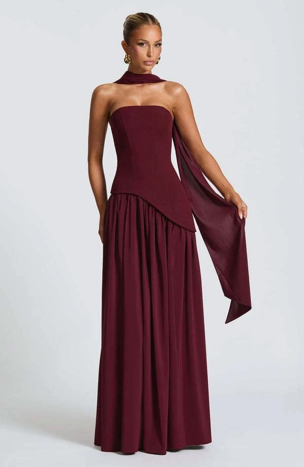 Robe Maxi Maliyah Laque Cerise avec Jupe en Chiffon et Écharpe