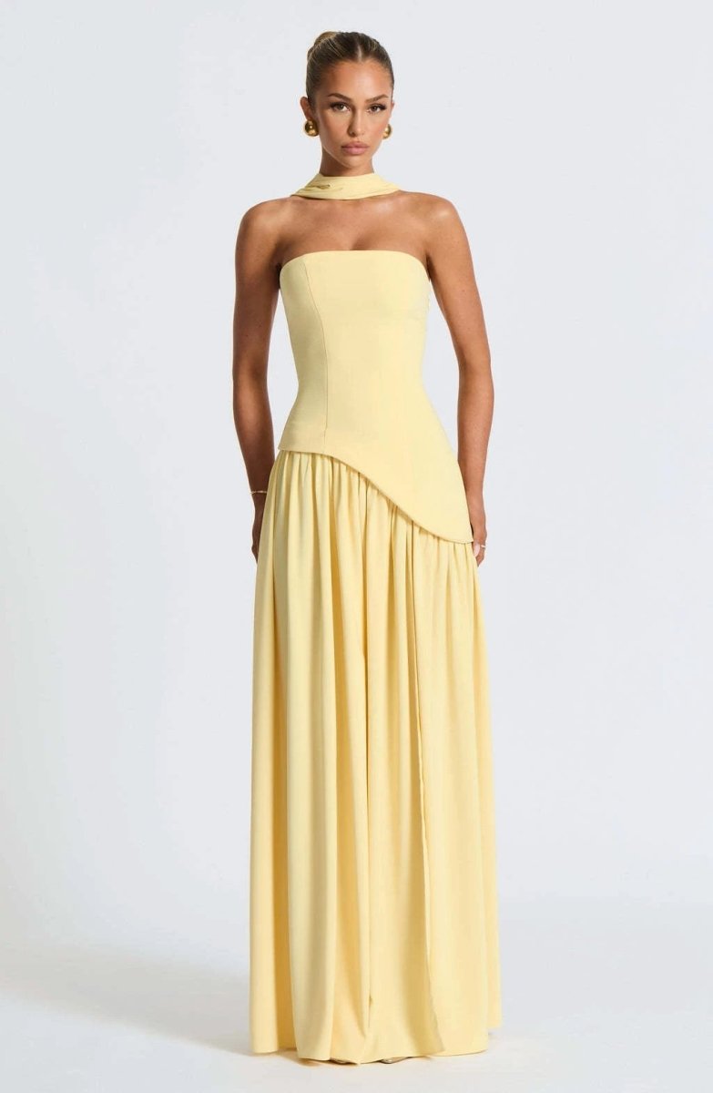Robe Maxi Maliyah Laque Cerise avec Jupe en Chiffon et Écharpe