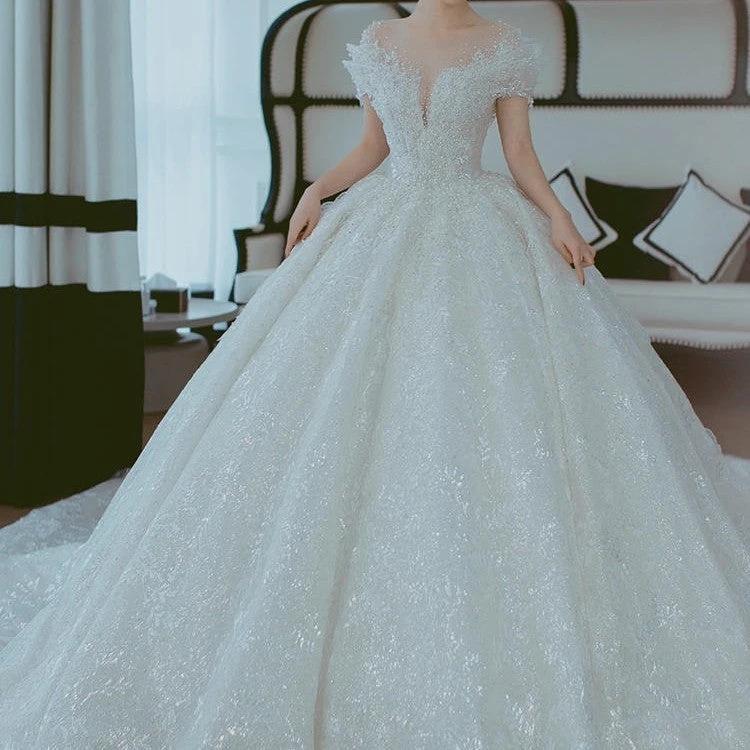 Robe de Mariée Française à Épaules Dégagées