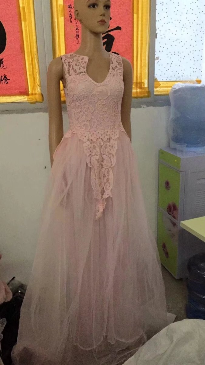 Sleeveless Floral Lace Wedding Dress - Elegant Bridal Gown