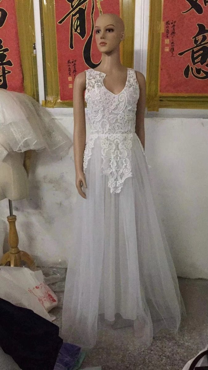 Sleeveless Floral Lace Wedding Dress - Elegant Bridal Gown