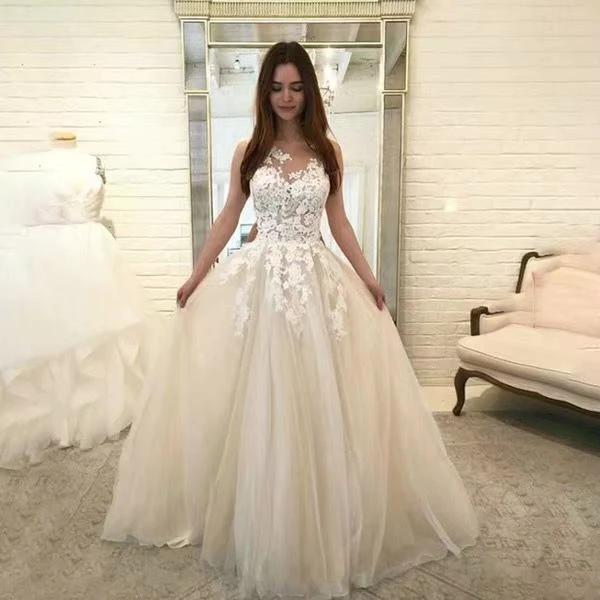 Sleeveless Floral Lace Wedding Dress - Elegant Bridal Gown