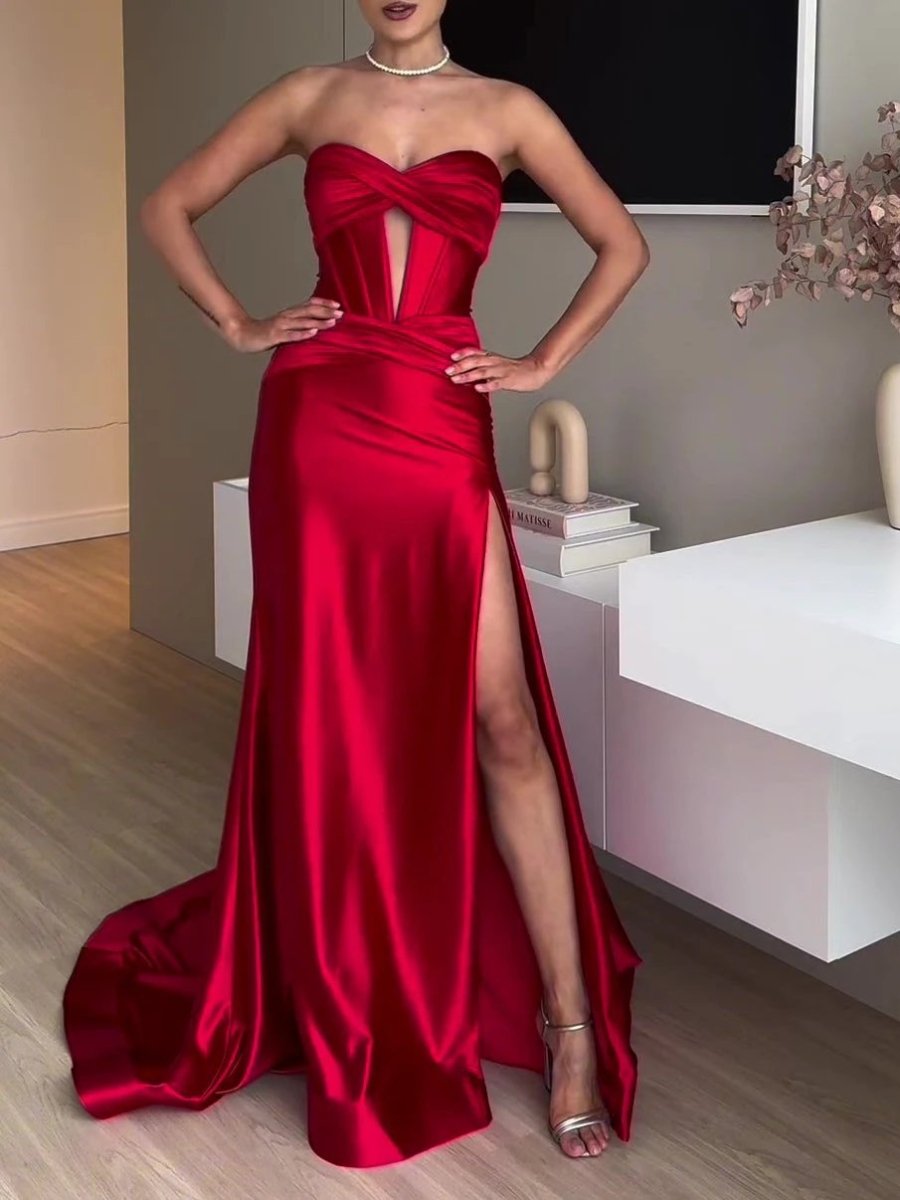 Elegante vestido de noche rojo de tirantes largos