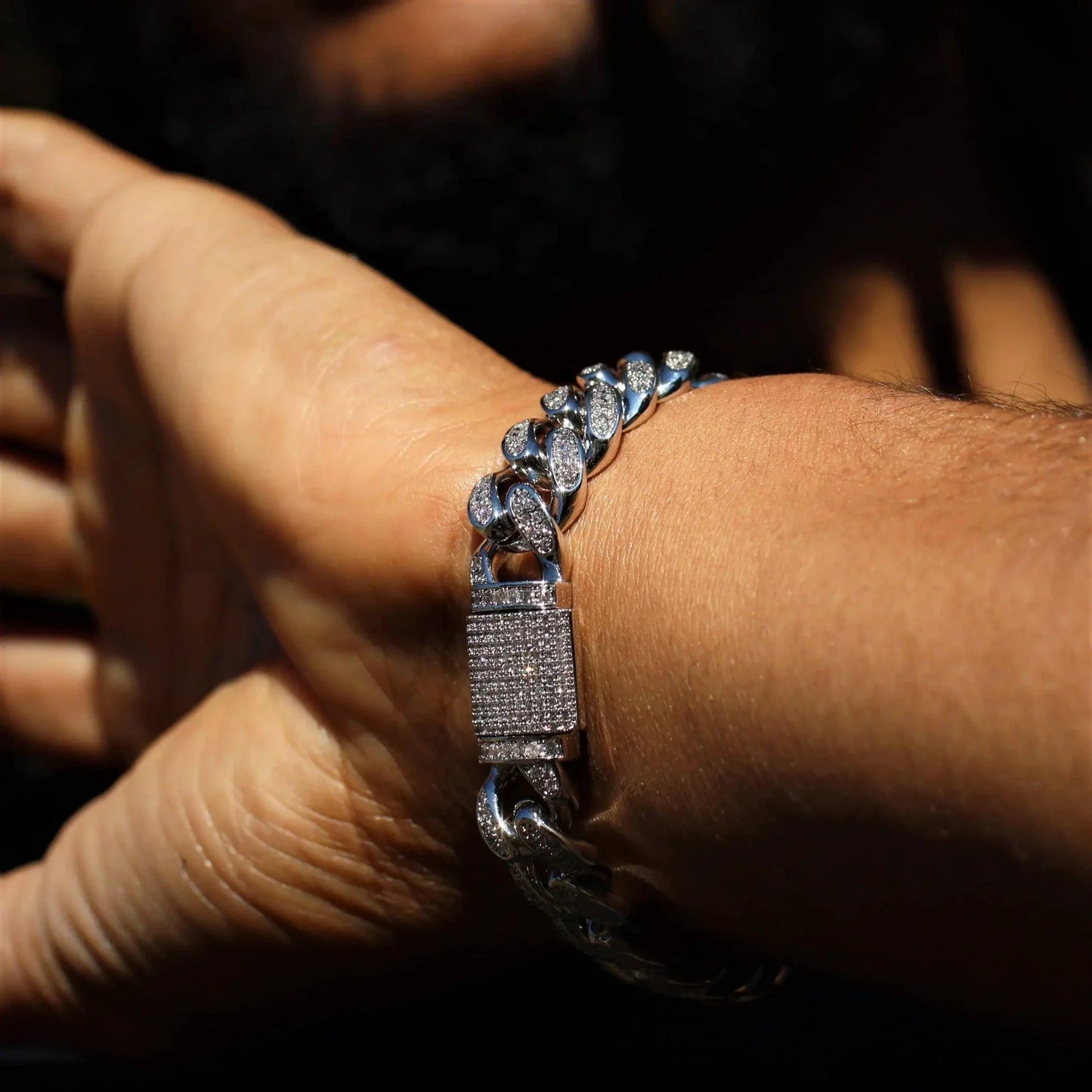Pulsera de eslabones cubanos de diamante de oro blanco de 12 mm