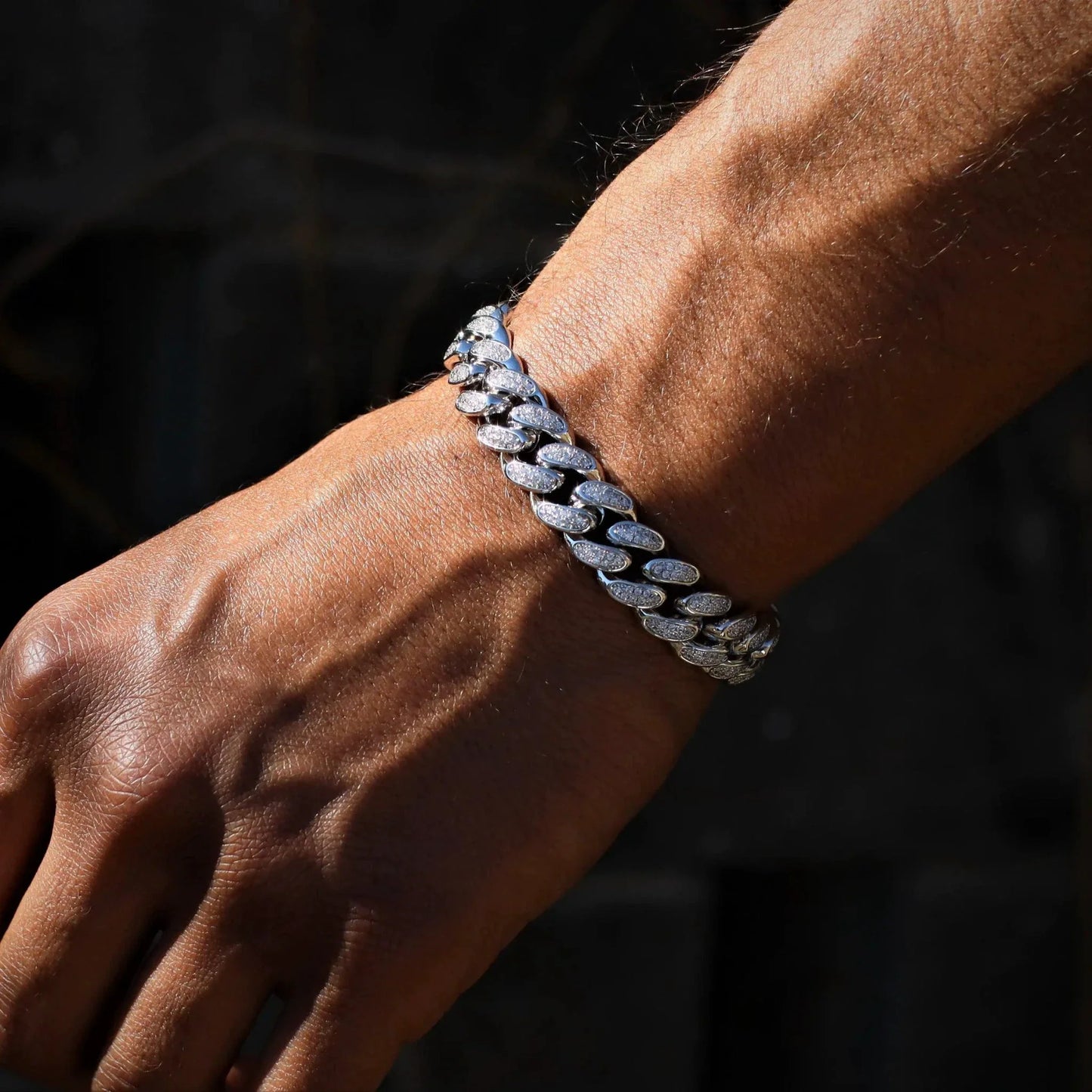 Pulsera de eslabones cubanos de diamante de oro blanco de 12 mm
