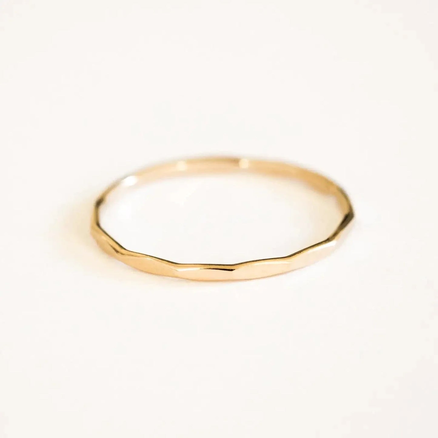 Bague Empilable Texturée en Or 14 Carats Rempli