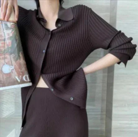 Conjunto de Punto con Cuello Chic