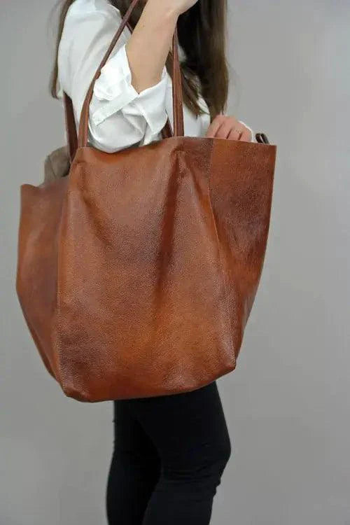 Chic Leather Tote Handbag - Elegant & Versatile