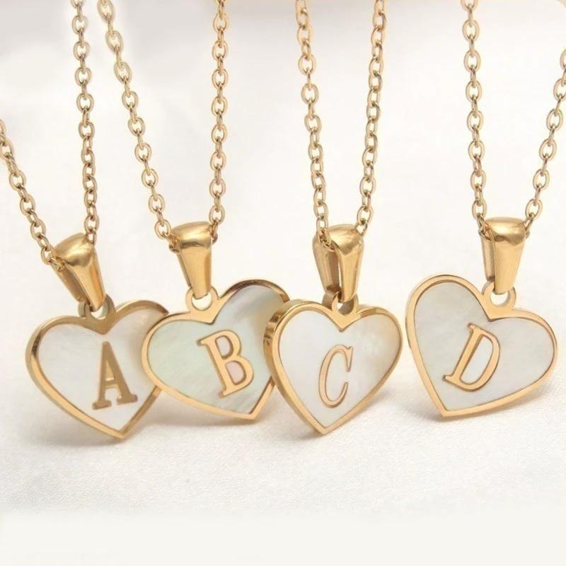 Collier en forme de cœur personnalisé avec 26 lettres en coquille blanche