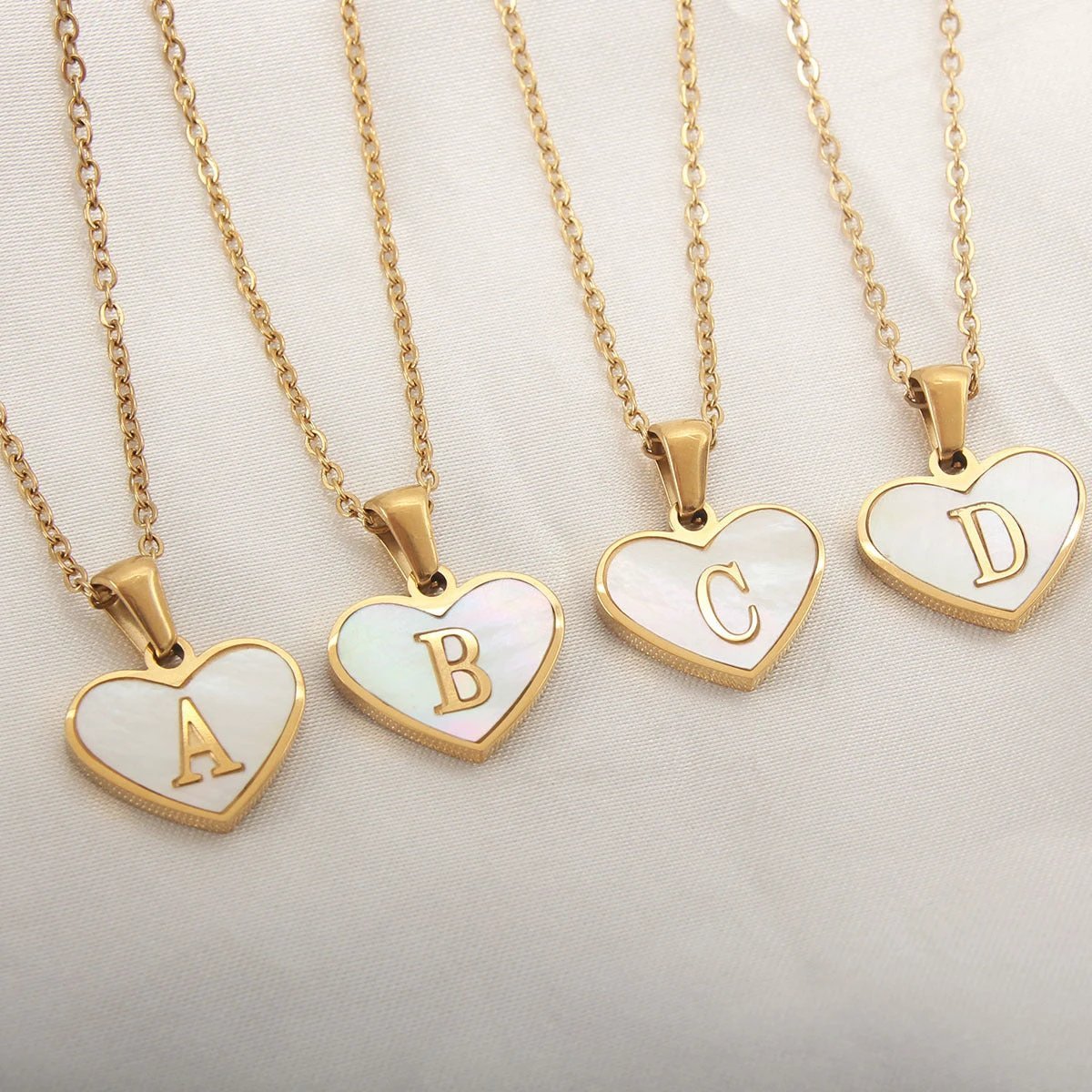 Collier en forme de cœur personnalisé avec 26 lettres en coquille blanche