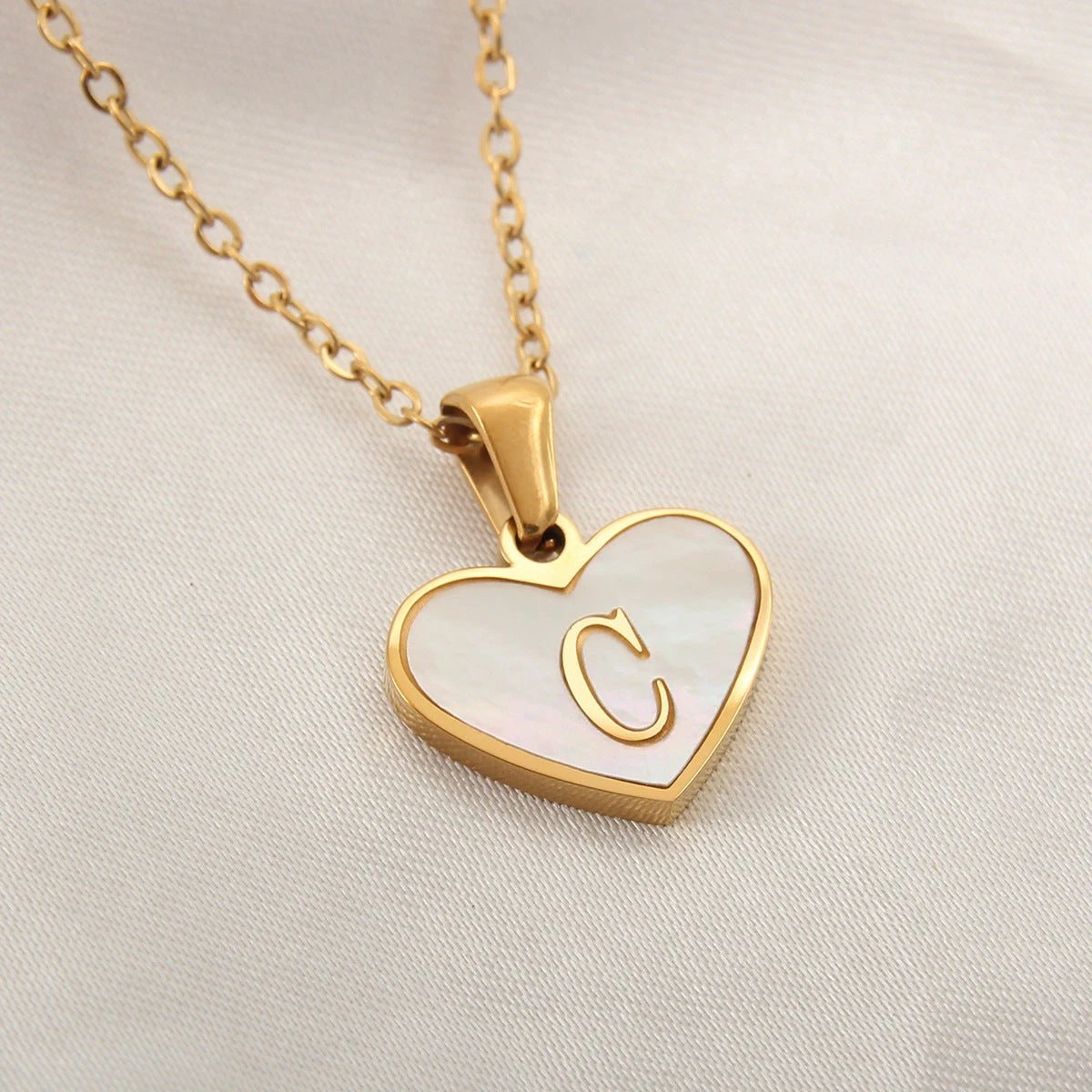 Collier en forme de cœur personnalisé avec 26 lettres en coquille blanche