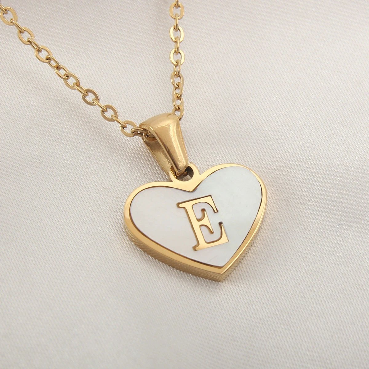 Collier en forme de cœur personnalisé avec 26 lettres en coquille blanche