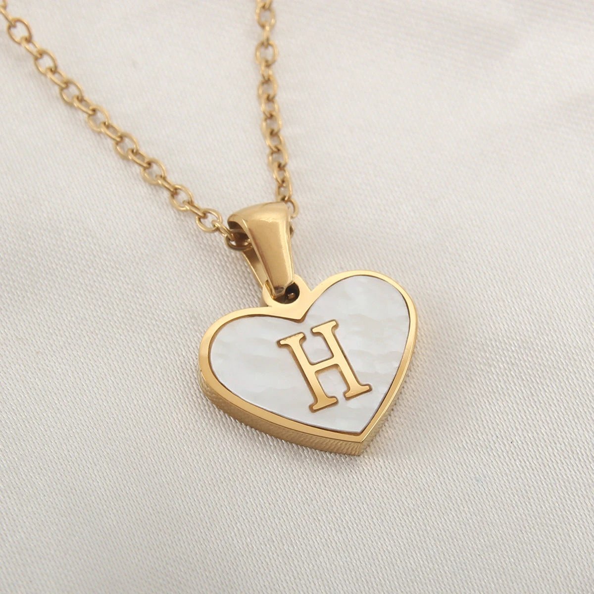 Collier en forme de cœur personnalisé avec 26 lettres en coquille blanche