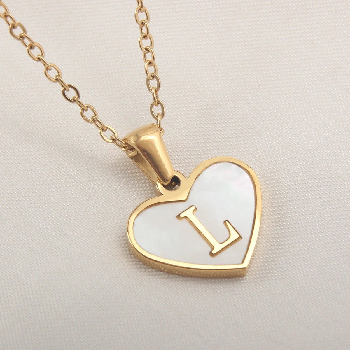 Collier en forme de cœur personnalisé avec 26 lettres en coquille blanche