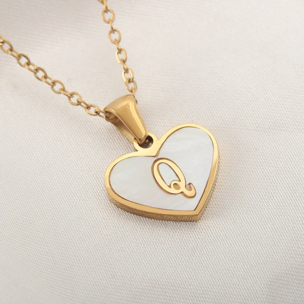 Collier en forme de cœur personnalisé avec 26 lettres en coquille blanche