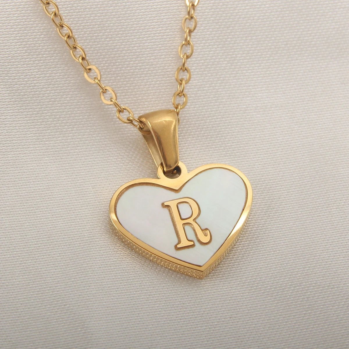 Collier en forme de cœur personnalisé avec 26 lettres en coquille blanche