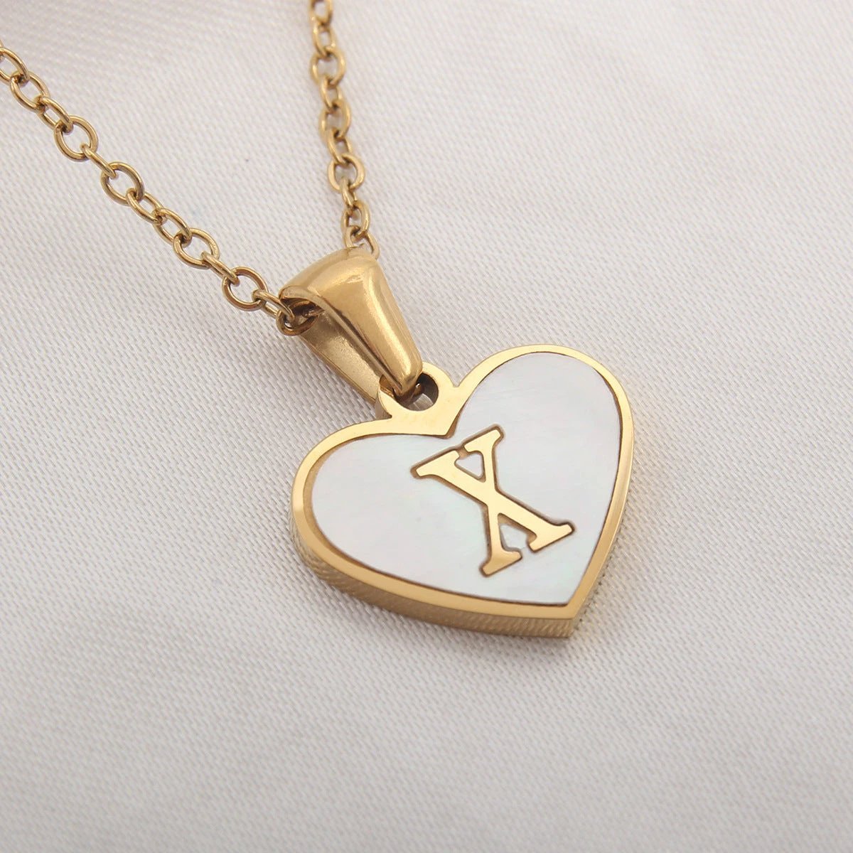 Collier en forme de cœur personnalisé avec 26 lettres en coquille blanche