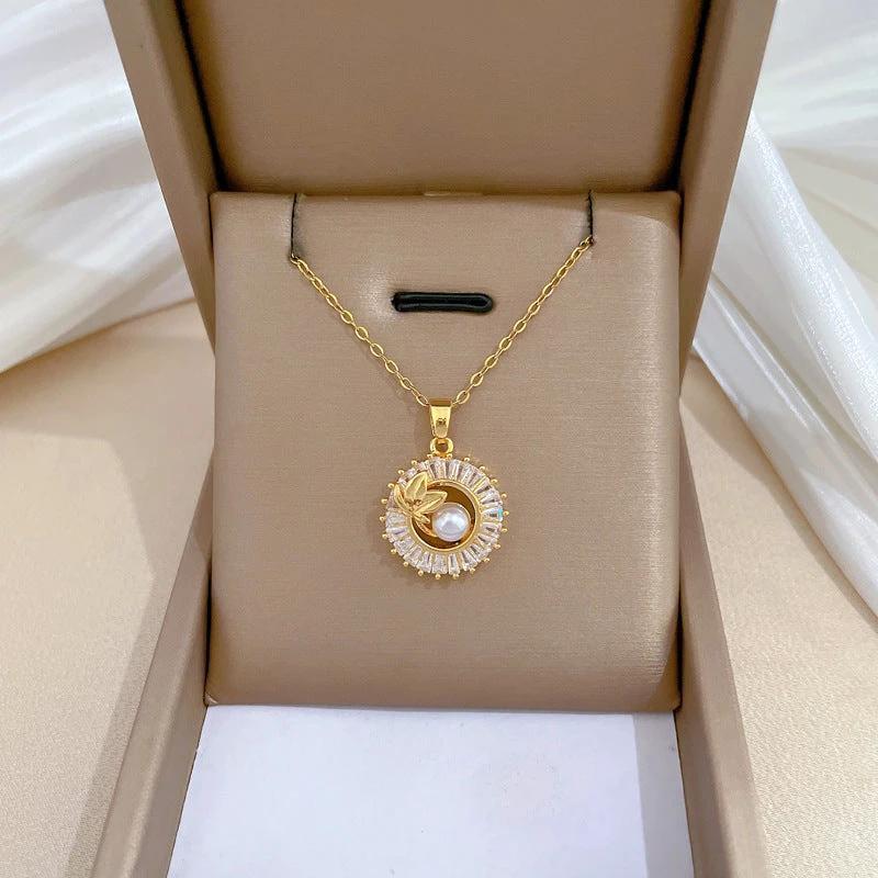 Conjunto de Joyería Personalizada de Diamantes Elegante con Collar y Pendientes