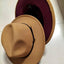 Sombrero Fedora a Rayas Elegantes para un Look Chic
