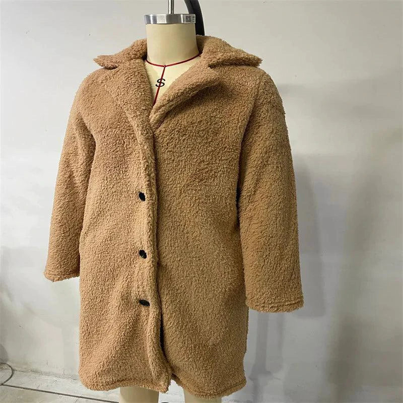 Abrigo de lana de cordero oversized para mujer con cuello de solapa