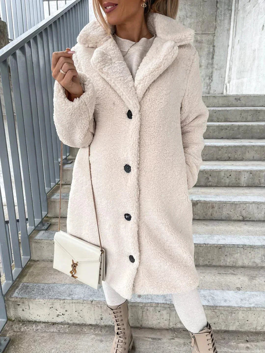 Abrigo de lana de cordero oversized para mujer con cuello de solapa