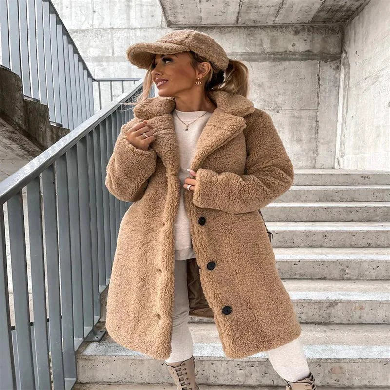 Abrigo de lana de cordero oversized para mujer con cuello de solapa
