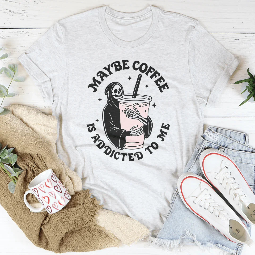 Tal vez el café está adicto a mí camiseta