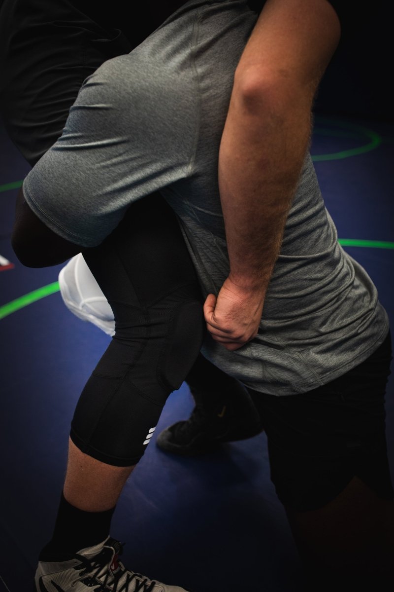 Performance-Enhancing Mid-Length Knee Sleeve - Black - Korvel