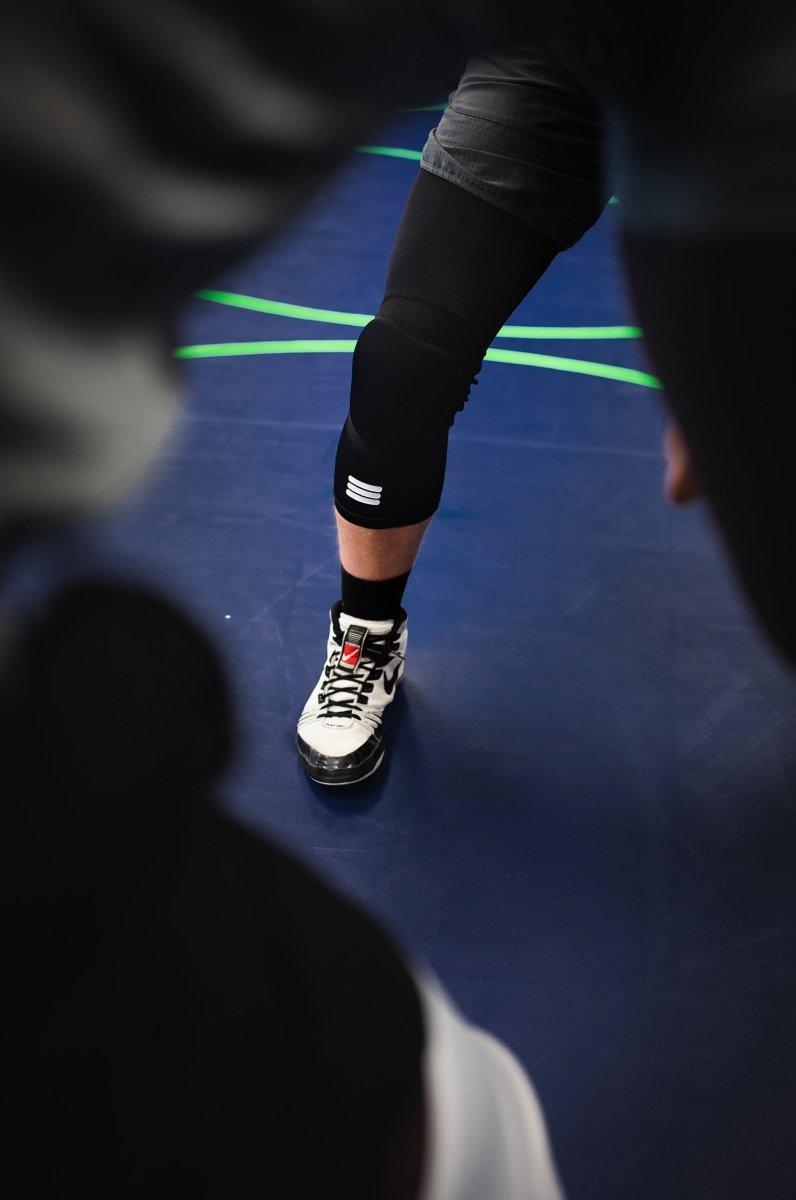 Performance-Enhancing Mid-Length Knee Sleeve - Black - Korvel