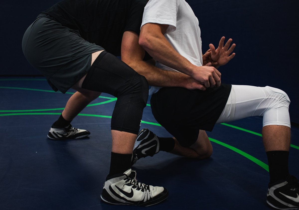 Performance-Enhancing Mid-Length Knee Sleeve - Black - Korvel