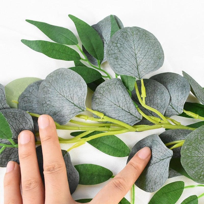 Modern Eucalyptus Leaves Garland for Elegant Decor