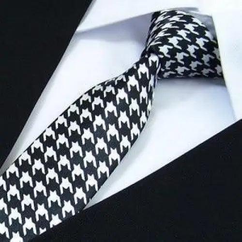 Corbata delgada moderna en blanco y negro para hombres