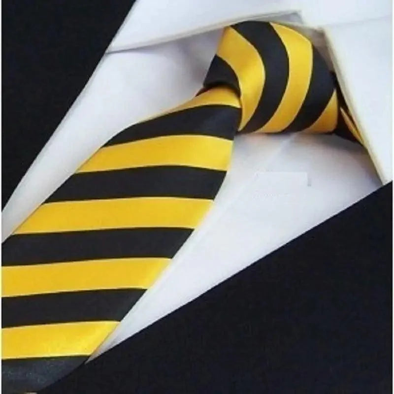 Corbata delgada moderna en blanco y negro para hombres