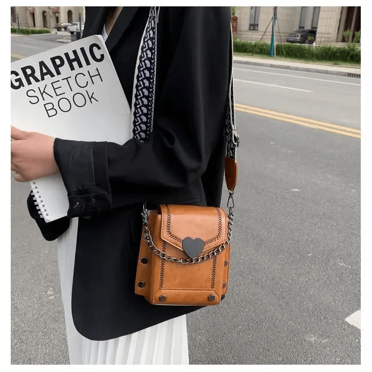 Elegant Heart-Shaped Shoulder Bag for Women