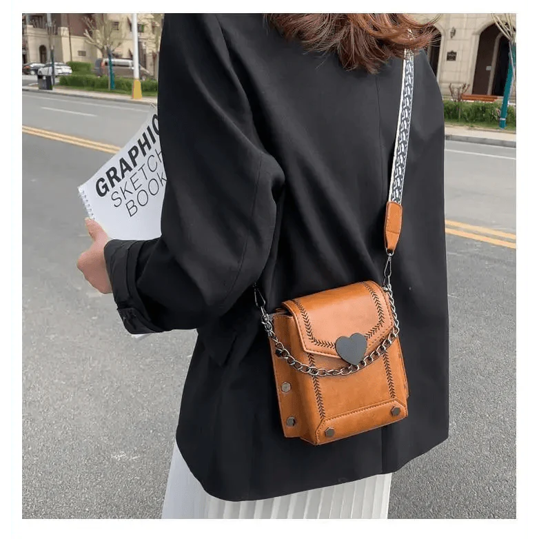 Elegant Heart-Shaped Shoulder Bag for Women