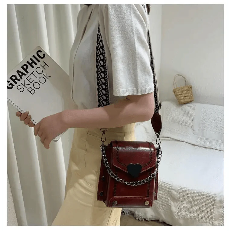 Elegant Heart-Shaped Shoulder Bag for Women