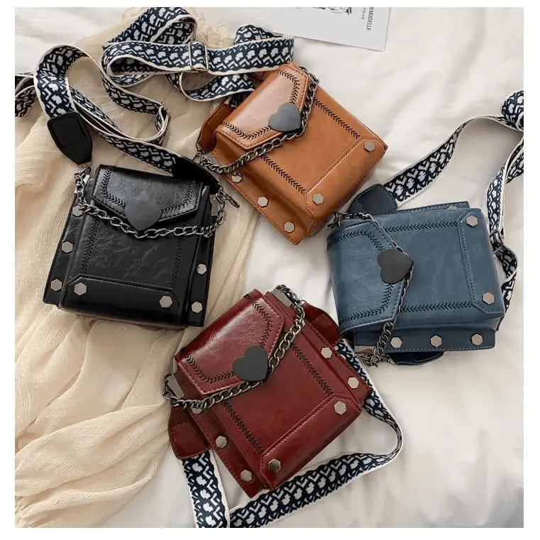 Elegant Heart-Shaped Shoulder Bag for Women