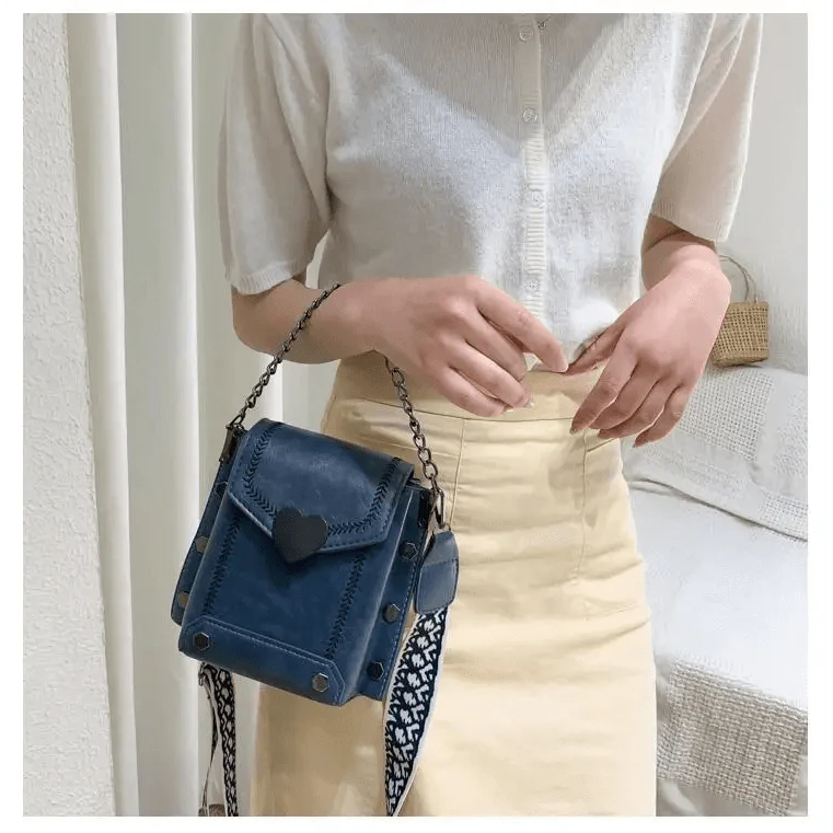 Elegant Heart-Shaped Shoulder Bag for Women