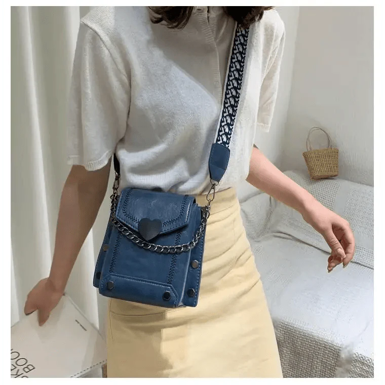Elegant Heart-Shaped Shoulder Bag for Women