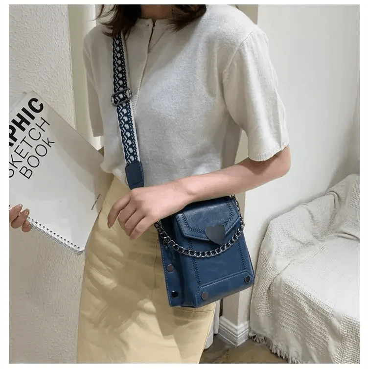 Elegant Heart-Shaped Shoulder Bag for Women