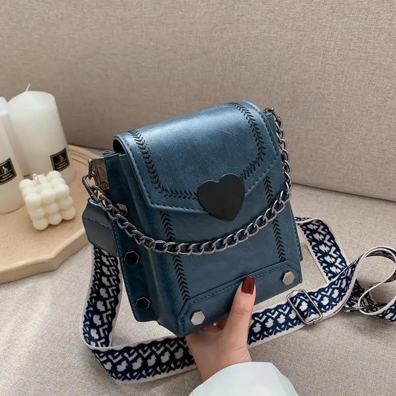 Elegant Heart-Shaped Shoulder Bag for Women