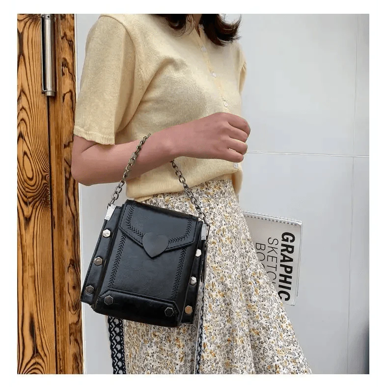 Elegant Heart-Shaped Shoulder Bag for Women