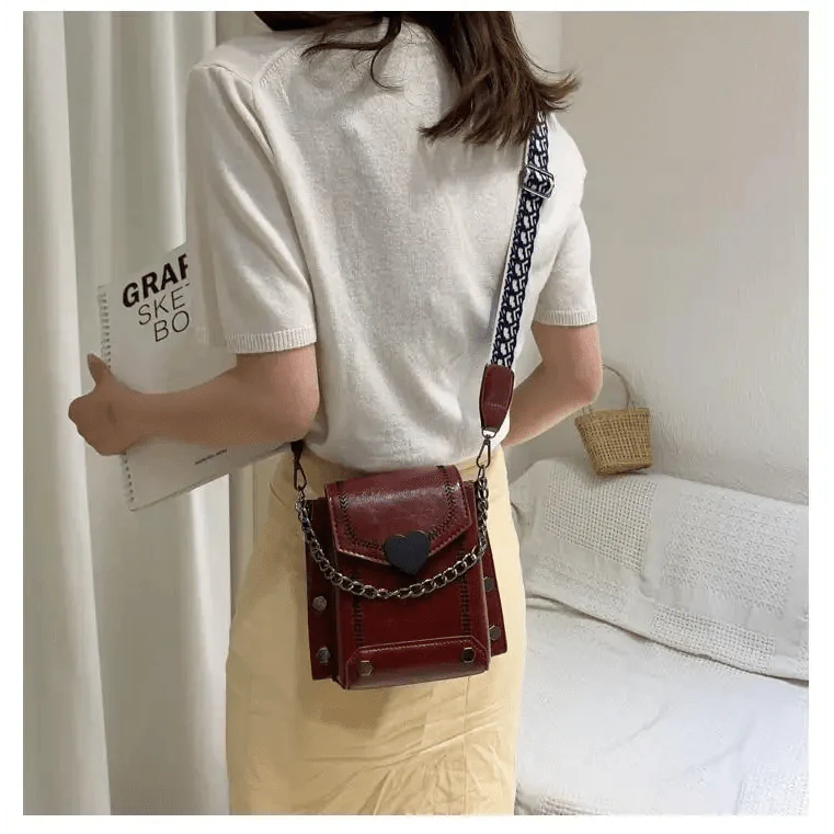 Elegant Heart-Shaped Shoulder Bag for Women
