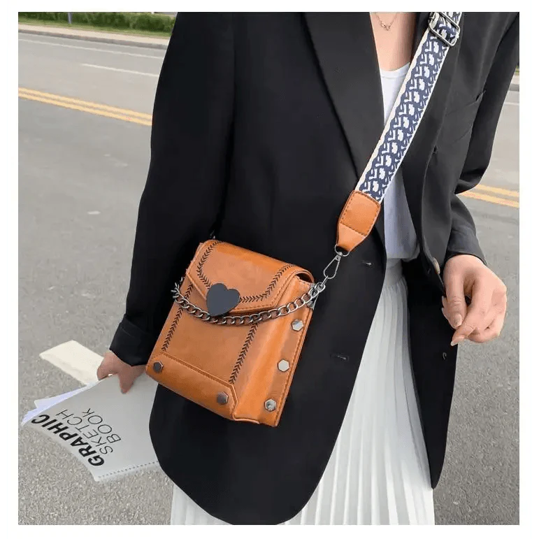 Elegant Heart-Shaped Shoulder Bag for Women