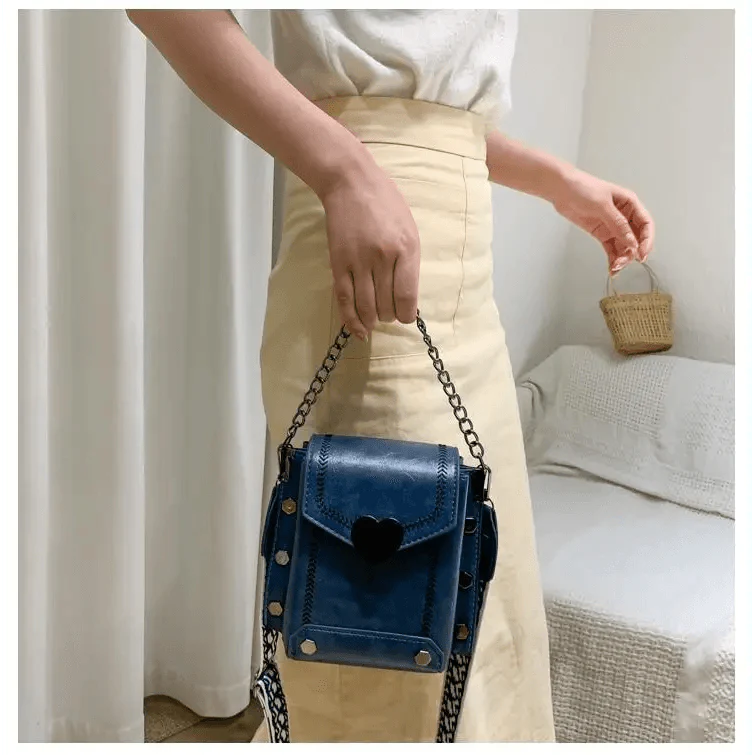 Elegant Heart-Shaped Shoulder Bag for Women