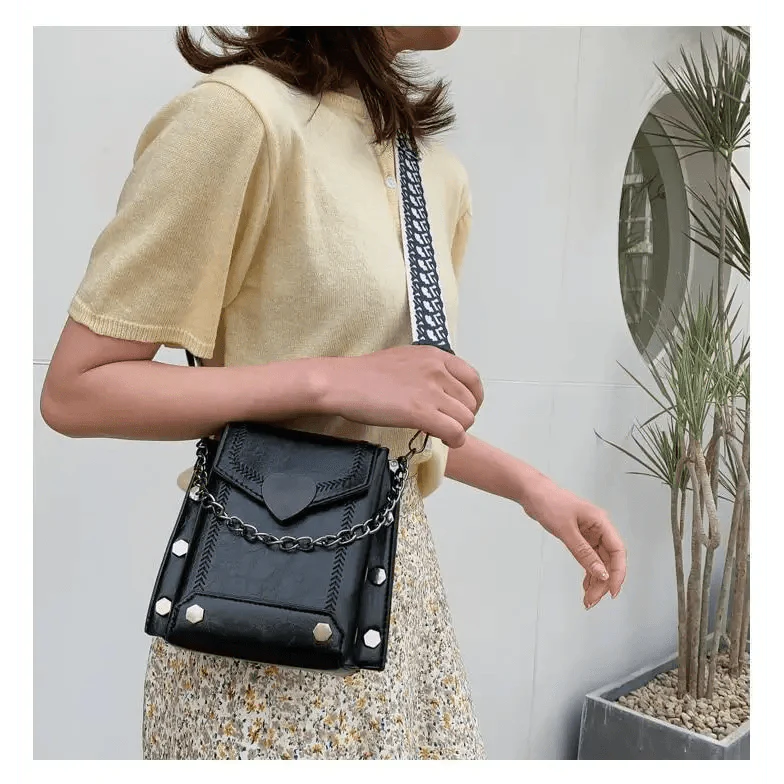Elegant Heart-Shaped Shoulder Bag for Women